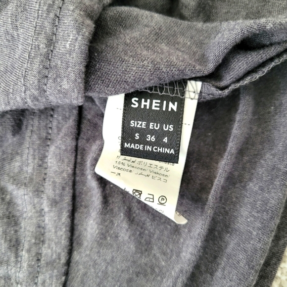 ✨EMERY ROSE Notched Neckline Petal Sleeve Tee✨ - Picture 4 of 4